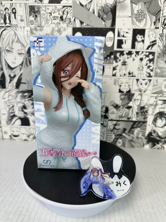 Quintessential quintuplets - Miku Nakano cat ear hood fascinity figure W/ bonus acrylic pin (box has slight dent/crease)